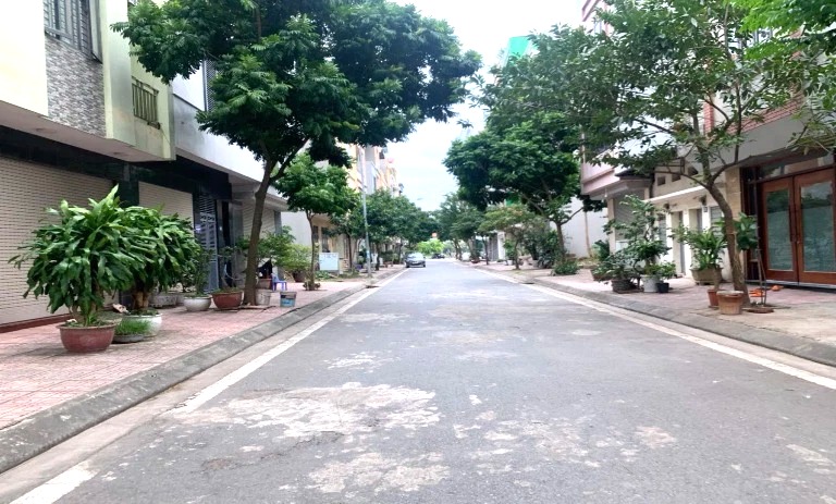 Cần bán nhanh đất đấu giá tổ 16 Thạch Bàn, Long Biên. Đối diện May 10. Kinh doanh sầm uất