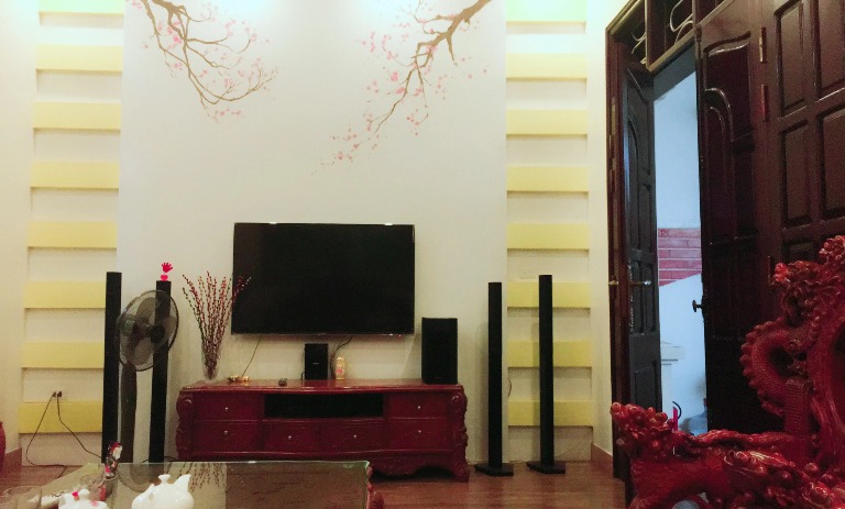 Cần chuyển nhượng căn nhà vô cùng xinh xắn tại tổ 21 Sài Đồng, Long Biên. Tặng full nội thất cao cấp