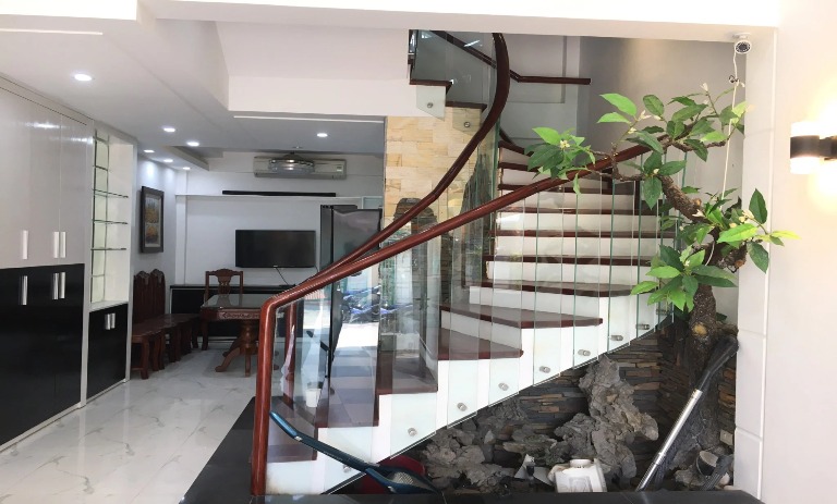 Cần bán nhà 5 tầng xây mới trục chính Xóm 6 Đông Dư, Gia Lâm. Nội thất hiện tại, oto đỗ cửa.