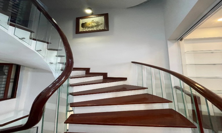 Cần bán nhà 5 tầng xây mới trục chính Xóm 6 Đông Dư, Gia Lâm. Nội thất hiện tại, oto đỗ cửa.