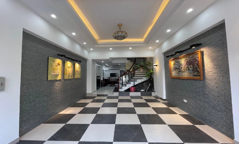 Cần bán nhà 5 tầng xây mới trục chính Xóm 6 Đông Dư, Gia Lâm. Nội thất hiện tại, oto đỗ cửa.