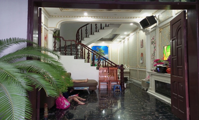 Bán nhà 3 tầng dân tự xây vô cùng chắc chắn, diên tích 62m2. Ngõ thông oto đỗ cửa