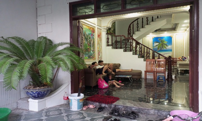 Bán nhà 3 tầng dân tự xây vô cùng chắc chắn, diên tích 62m2. Ngõ thông oto đỗ cửa