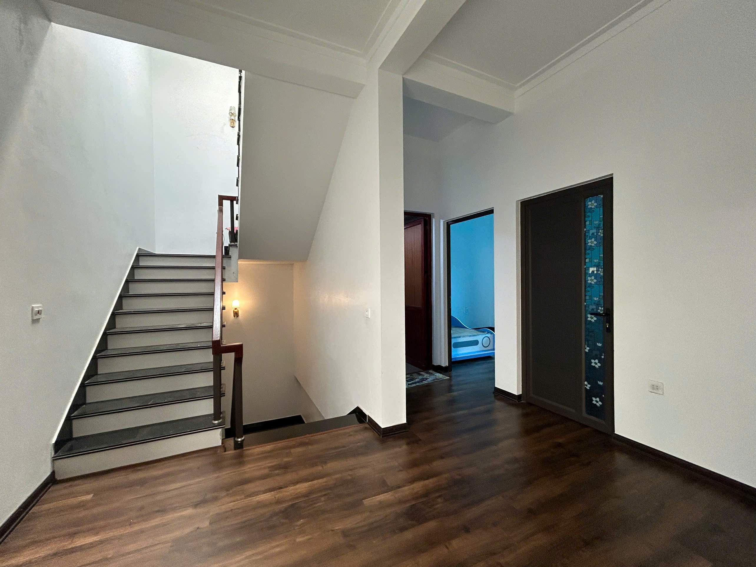 Chủ nhà chuyển vào Vin ở cần bán nhanh nhà 2,5 tầng 180m2 Đào Xuyên, Đa Tốn