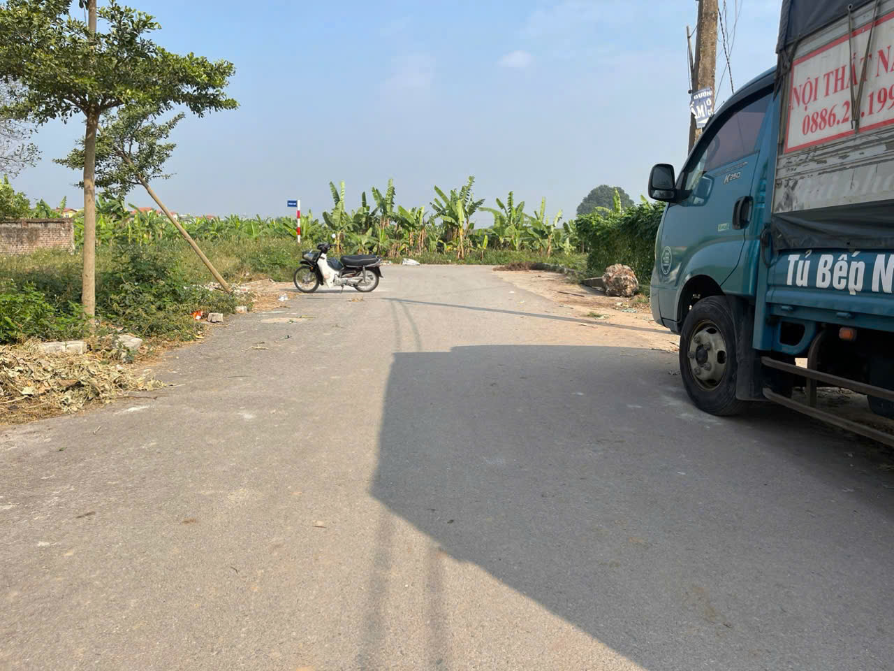 Siêu phẩm thôn Hoàng Long, xã Đặng Xá đường 2 ô tô tải tránh nhau