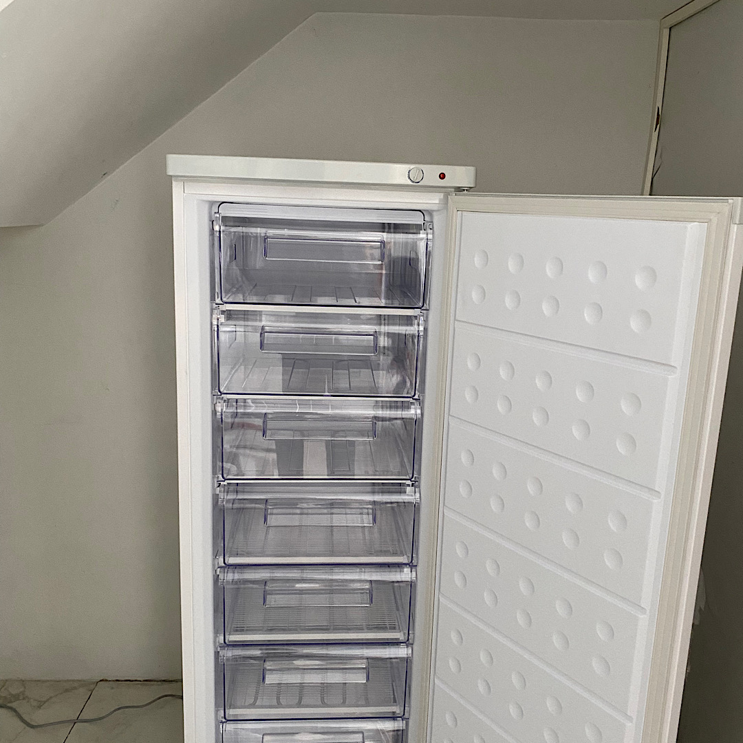 Giao tủ đông đứng hòa phát 7 tầng 210l tại số 80 đường 3.3 kđt Gamuda Hà Nội