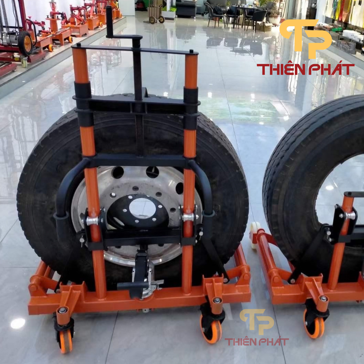 Xe hỗ trợ nâng và di chuyển lốp xe tải Thiên Phát TP323 – Thiết bị chuyên dụng cho gara sửa chữa lốp