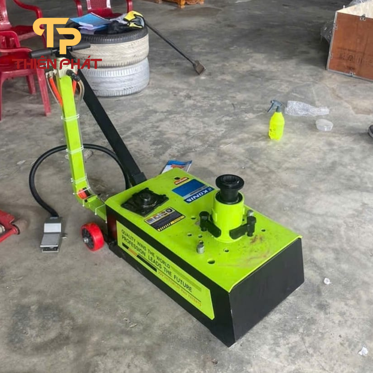 Máy tháo lốp xe tải không săm, kiểu nằm Konia K1622E
