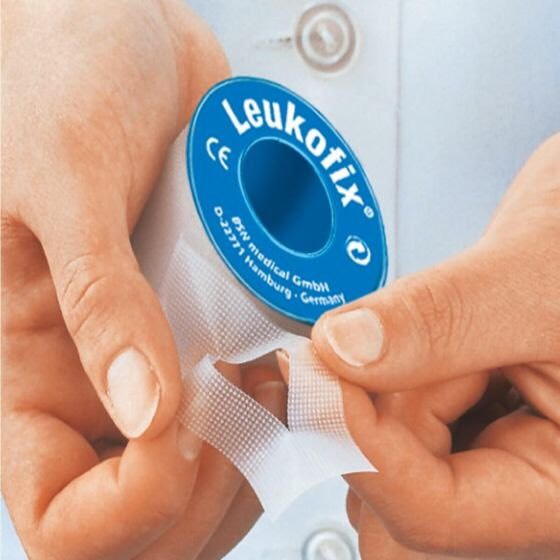 LEUKOFIX-2,5cm*5m -BĂNG Y TẾ TRONG SUỐT- In the protective ring