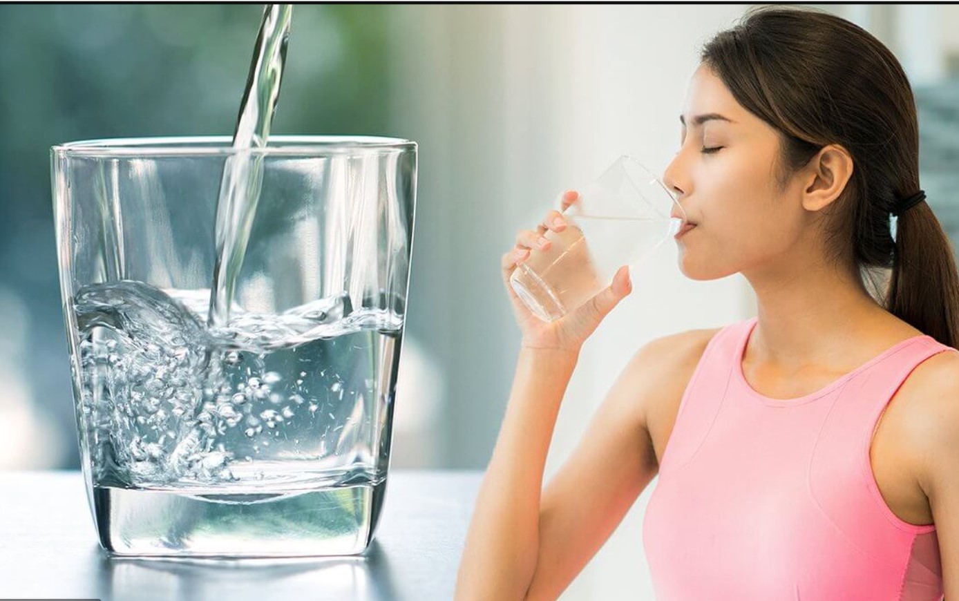 Uống nước buổi sáng nên trước hay sau khi đánh răng?