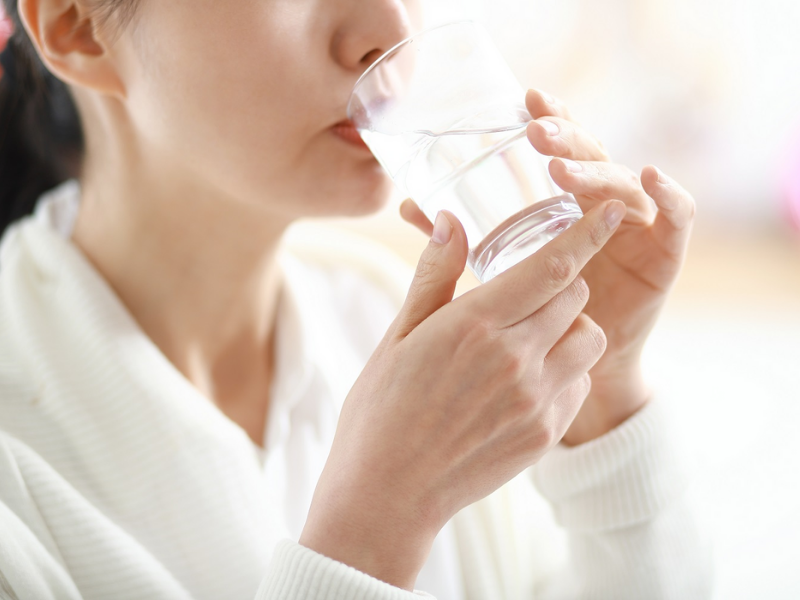 Uống nước nhiều quá có tốt không? Hãy cẩn thận khi chọn nước uống