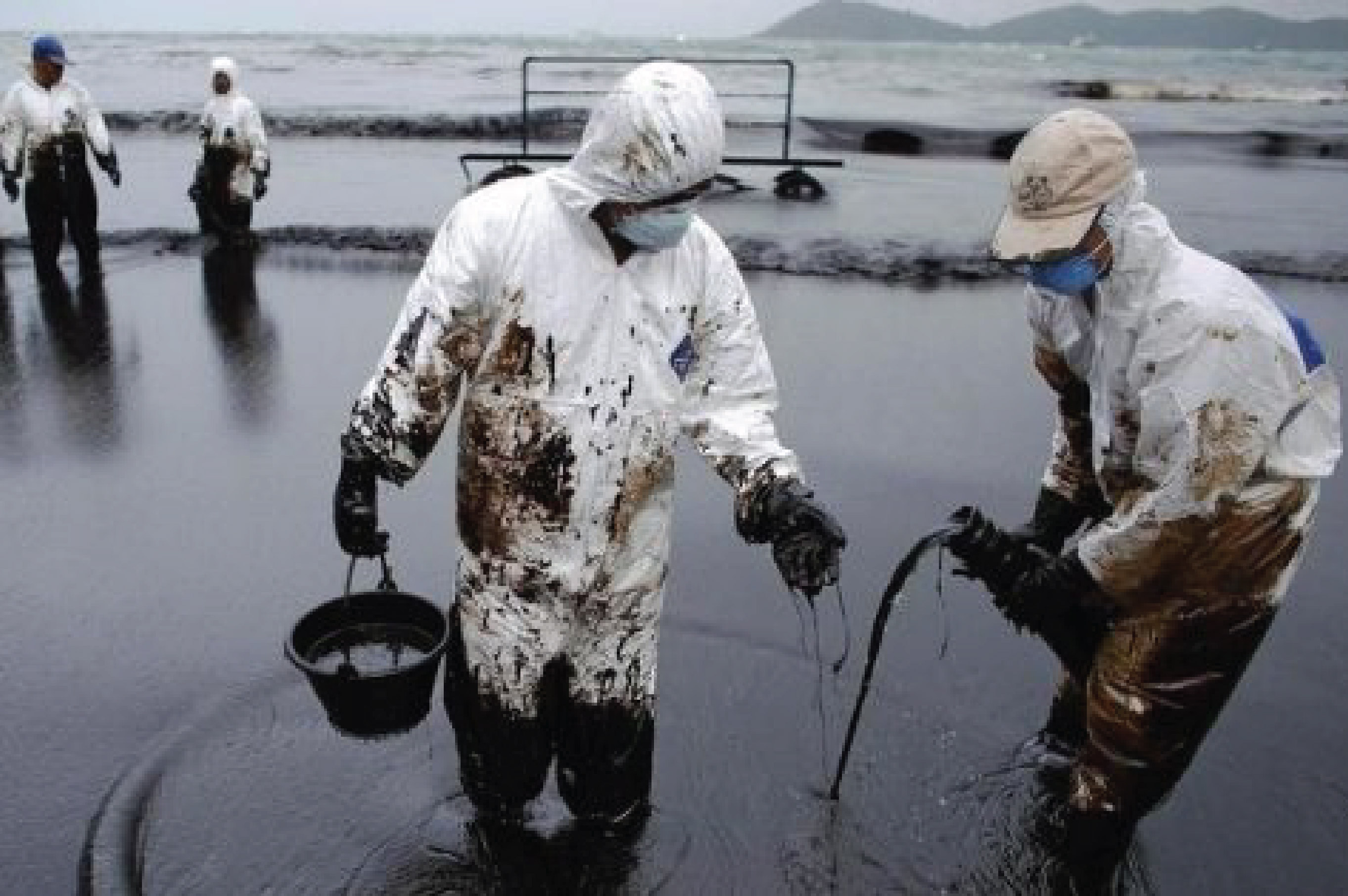 NƯỚC NHIỄM DẦU NHỚT - TÌNH TRẠNG PHỨC TẠP