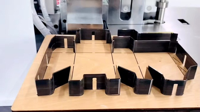 Máy Uốn Dao Khuôn Bế Tự Động