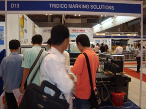 hình ảnh khách tham quan triển lãm quốc tế về máy móc laser của TRIDICO