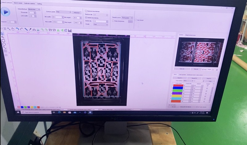 màn hình điều khiển máy cắt vải camera khổ lớn