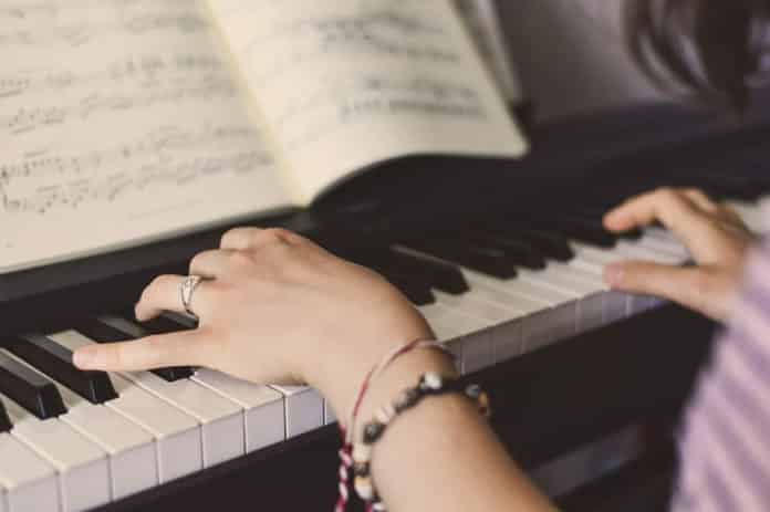 Top 5 mẫu đàn Piano giá rẻ dành cho người mới học