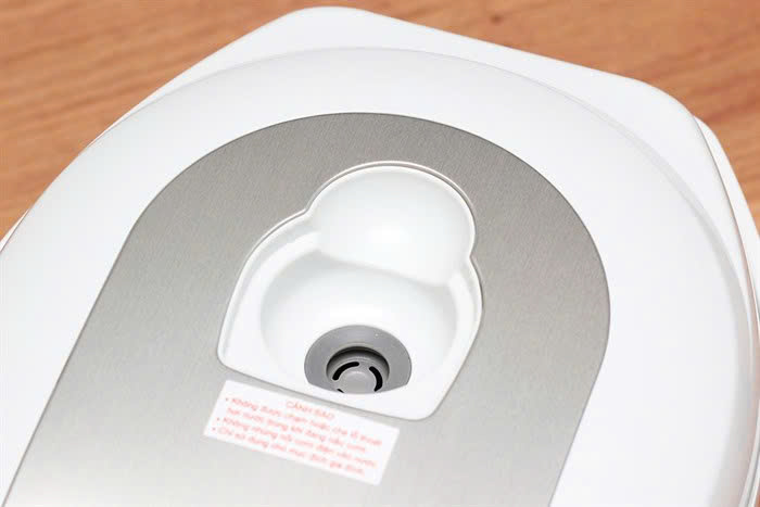 Nồi cơm điện tử TOSHIBA 1.8L RC-18NMF(WT)VN