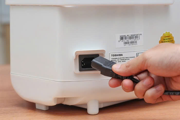 Nồi cơm điện tử TOSHIBA 1.8L RC-18NMF(WT)VN