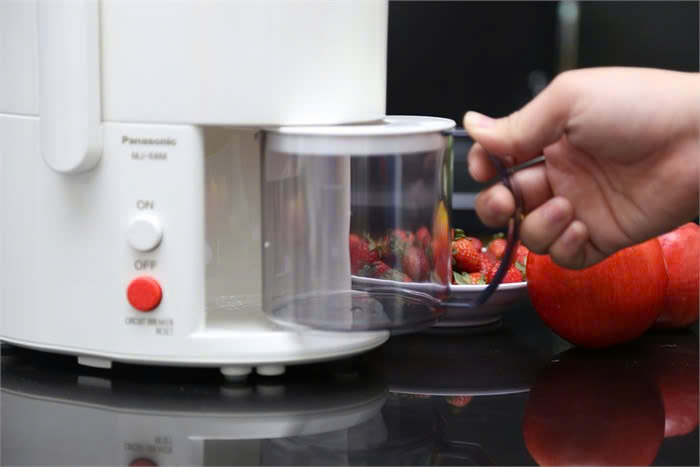 Máy ép trái cây PANASONIC MJ-68MWRA