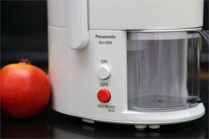 Máy ép trái cây PANASONIC MJ-68MWRA