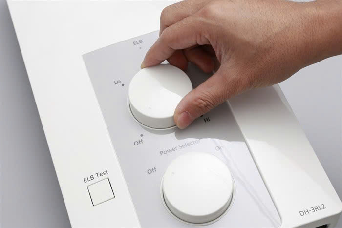 Máy tắm nước nóng PANASONIC 3RL2 (không bơm)