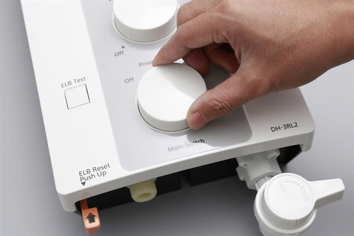 Máy tắm nước nóng PANASONIC 3RL2 (không bơm)