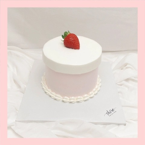 Bánh mini trang trí dâu tây - Bánh kem bơ mini 10-12cm