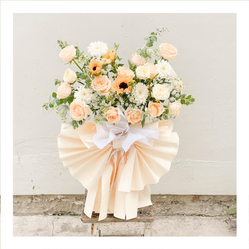 Kệ hoa tươi tone cam