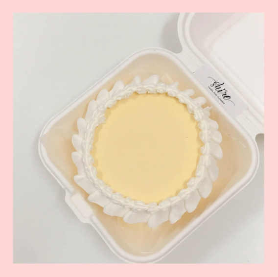 Mini Bento tone màu vàng - Bánh kem bơ mini hộp bã mía