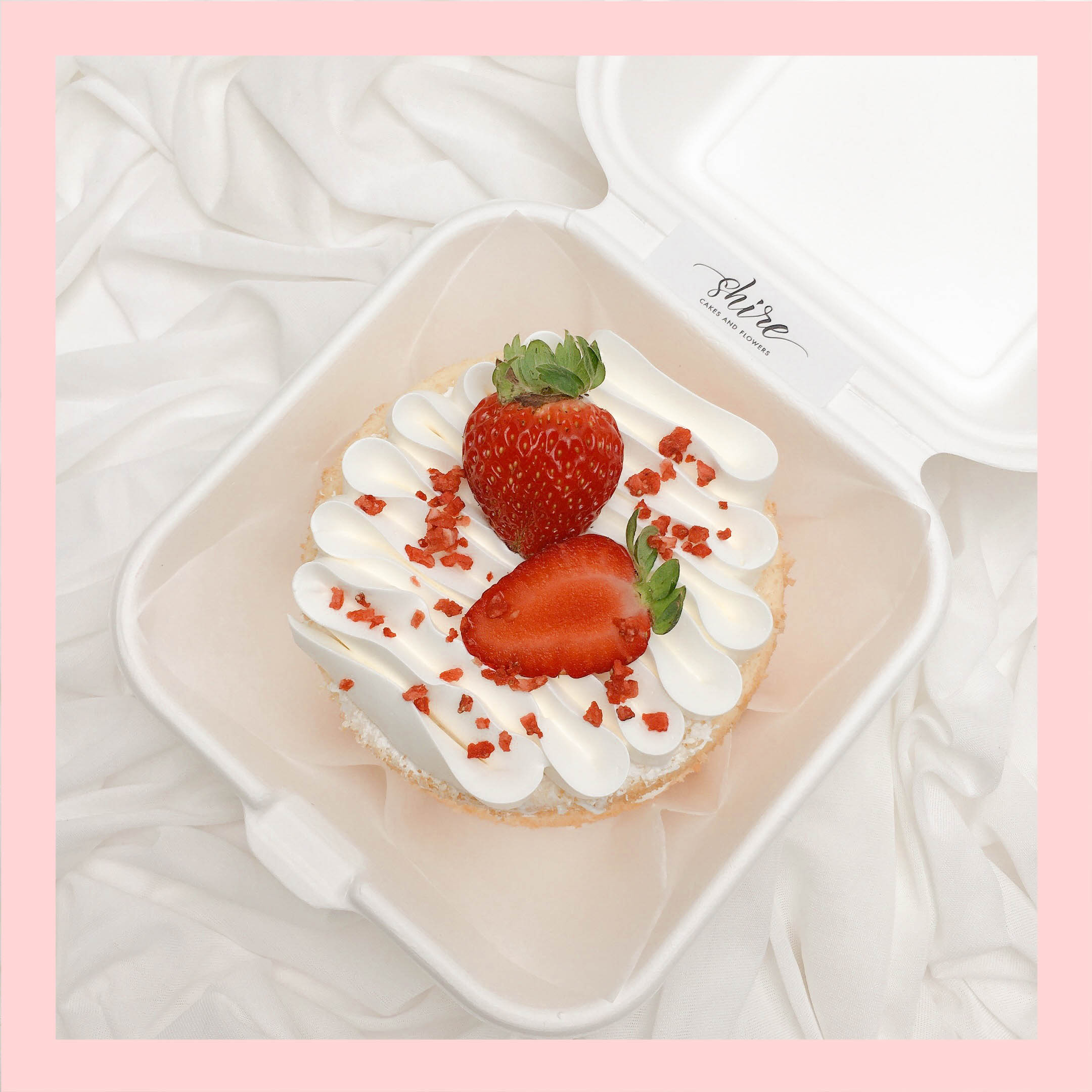 Mini Bento dâu tây - Bánh kem bơ mini hộp bã mía