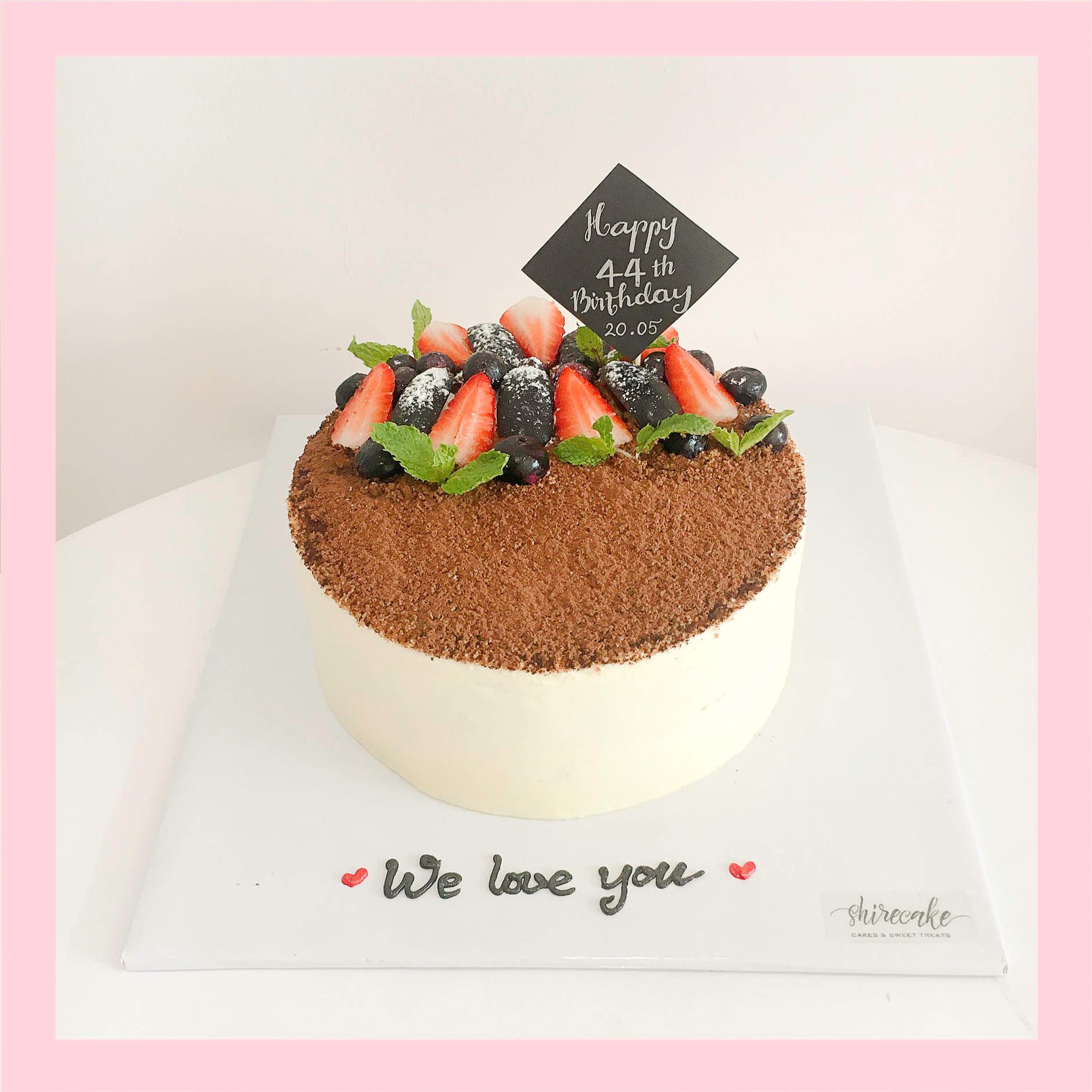 Tiramisu trang trí trái cây - Bánh kem tiramisu dạng ổ