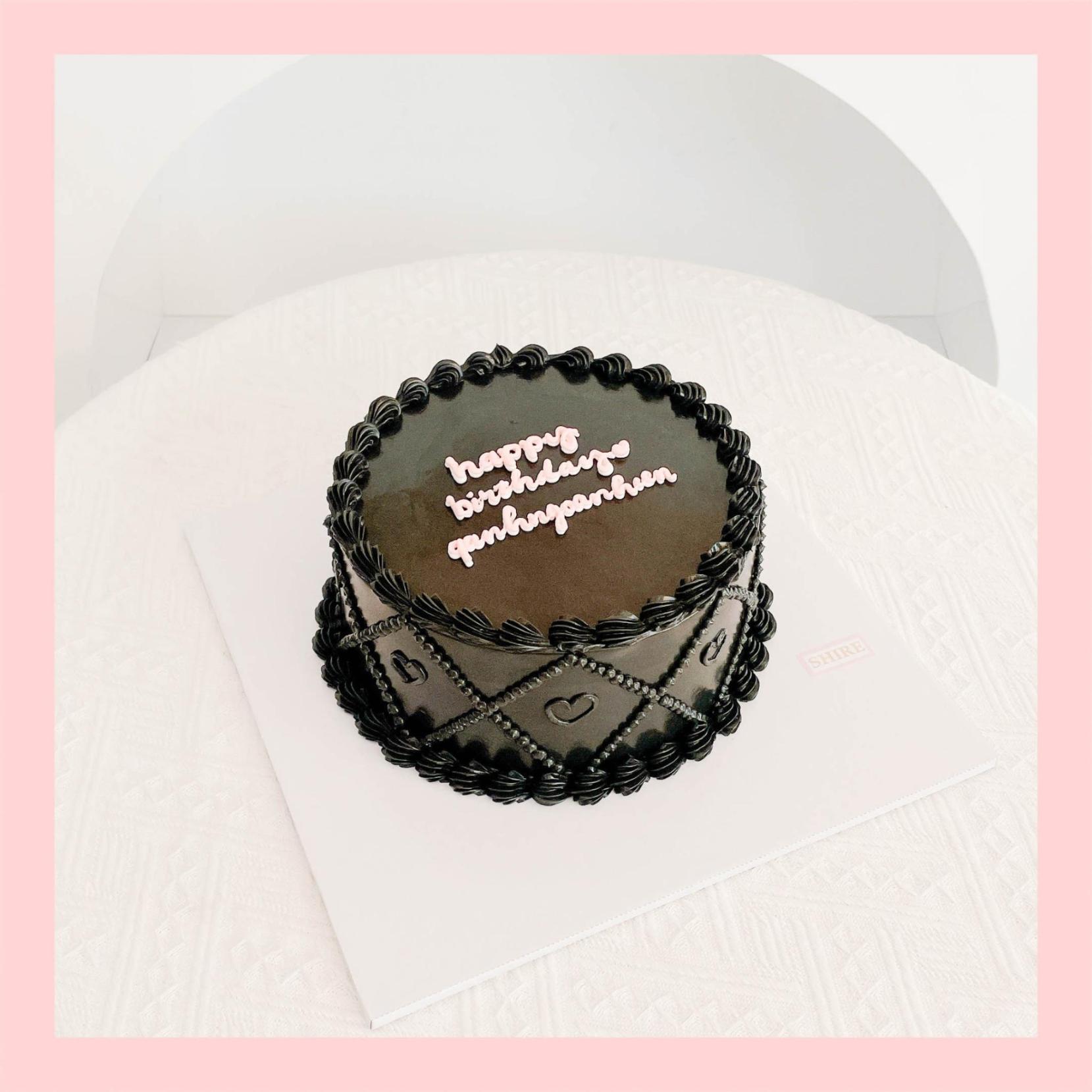 Bánh kem tone hồng đen - Bánh kem sinh nhật