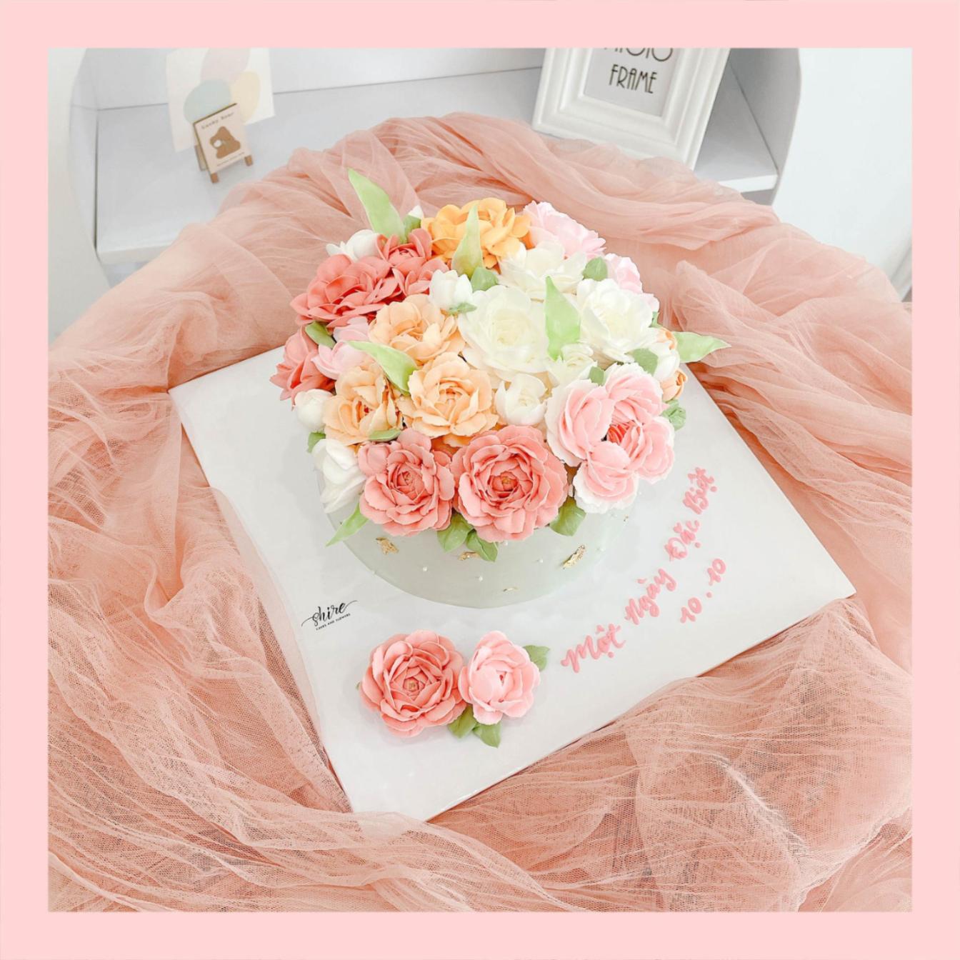 Bánh kem cưới bỏ quả 1 tầng trang trí hoa kem