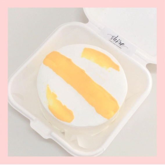 Mini Bento tone màu vàng - Bánh kem bơ mini hộp bã mía