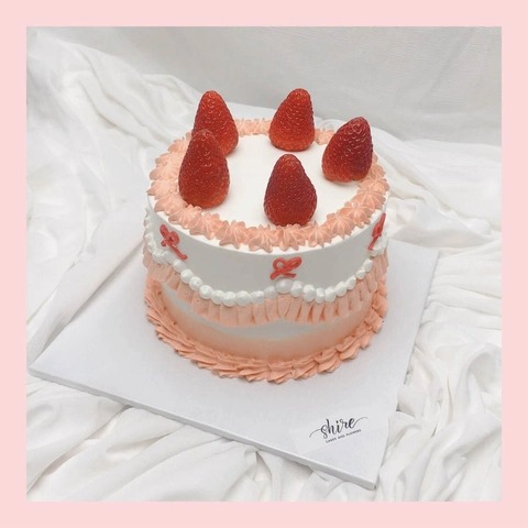 Bánh mini trang trí dâu tây - Bánh kem bơ mini 10-12cm