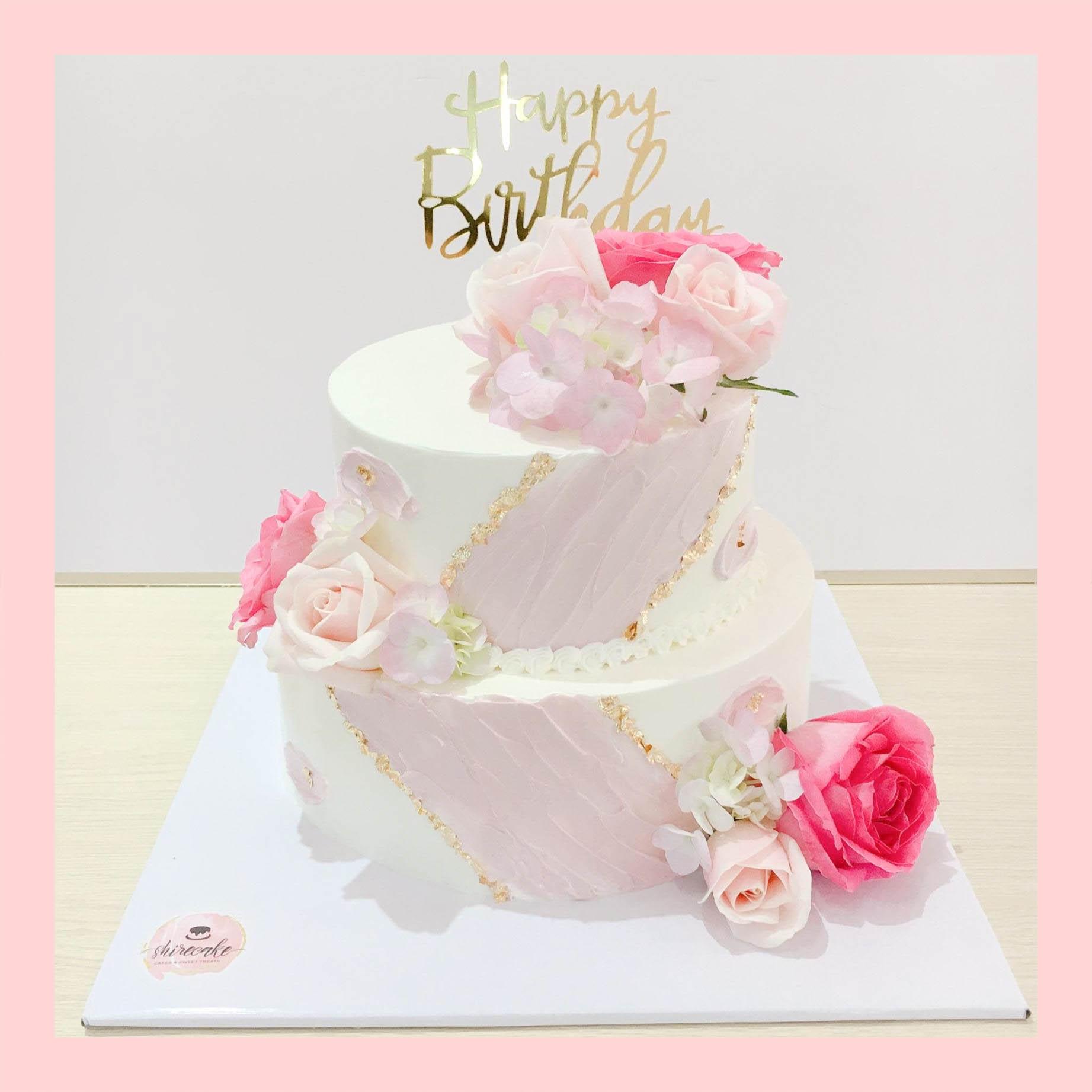 Bánh kem cưới bỏ quả 2 tầng trang trí hoa tươi