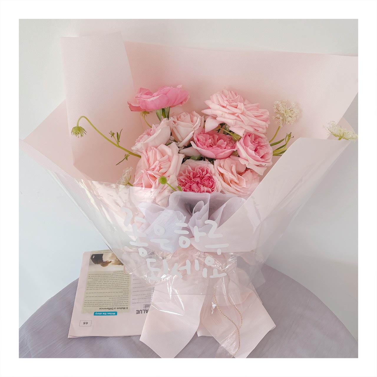 Bó hoa tươi tone hồng