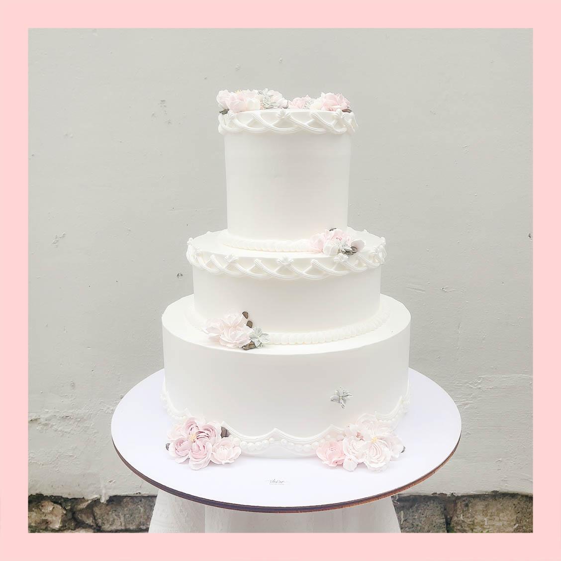 Bánh kem cưới nhà hàng lớn