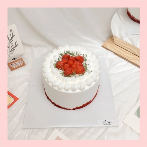 Bánh mini trang trí dâu tây - Bánh kem bơ mini 10-12cm