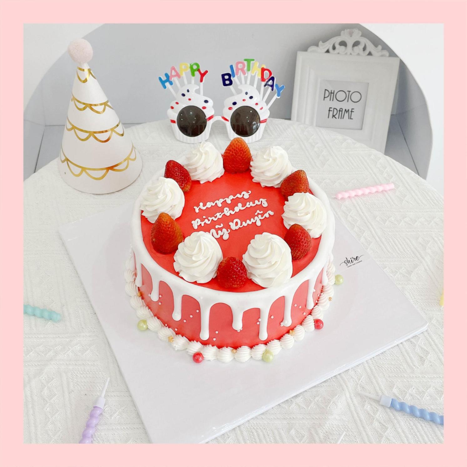 Bánh trang trí dâu kiểu Hàn Quốc - Bánh kem sinh nhật