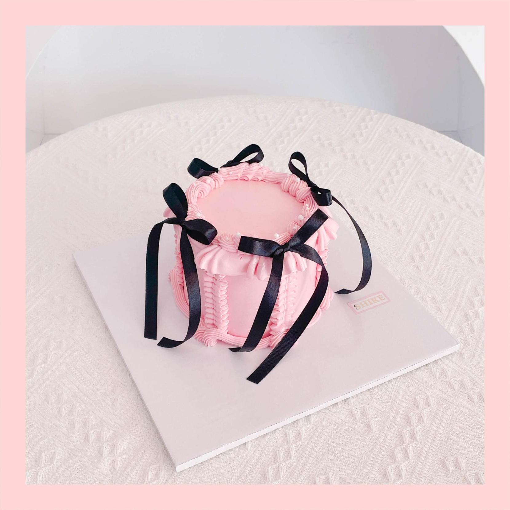 Bánh kem mini trang trí nơ nữ tính cho bạn gái - Bánh kem sinh nhật