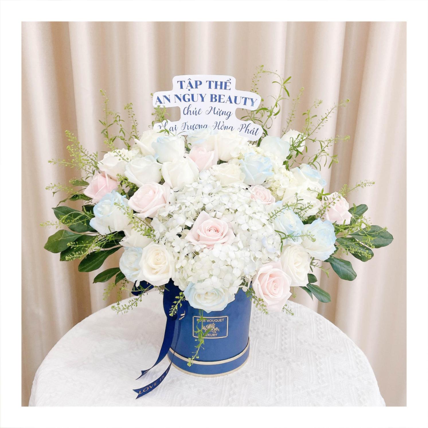 Giỏ/ Hộp hoa tươi tone xanh dương