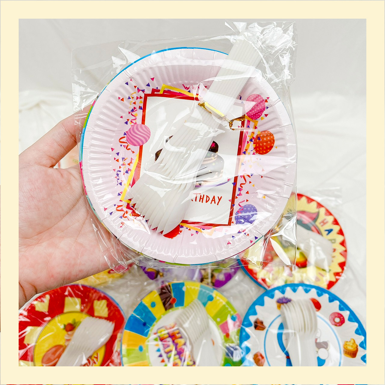 Bộ dĩa giấy và nĩa ăn bánh kem in hình mix mẫu