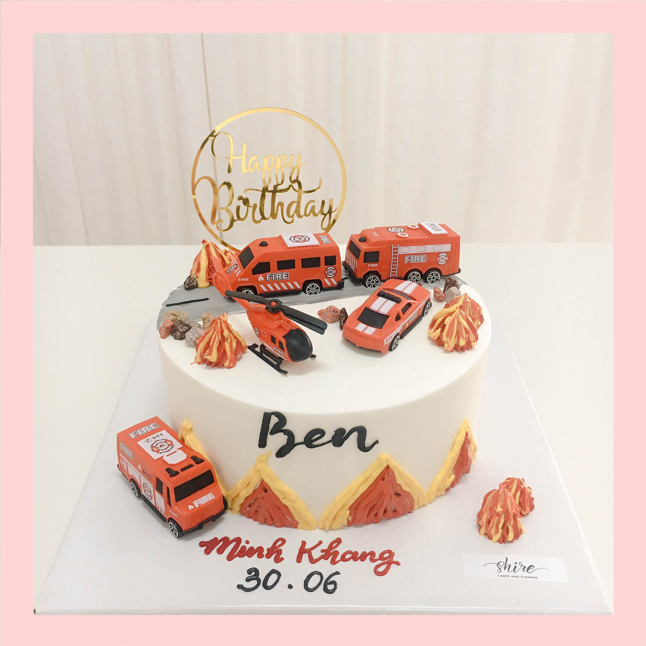 Bánh gato sinh nhật hình chiếc xe cứu hỏa màu đỏ tặng con trai  Bánh kem  cao cấp