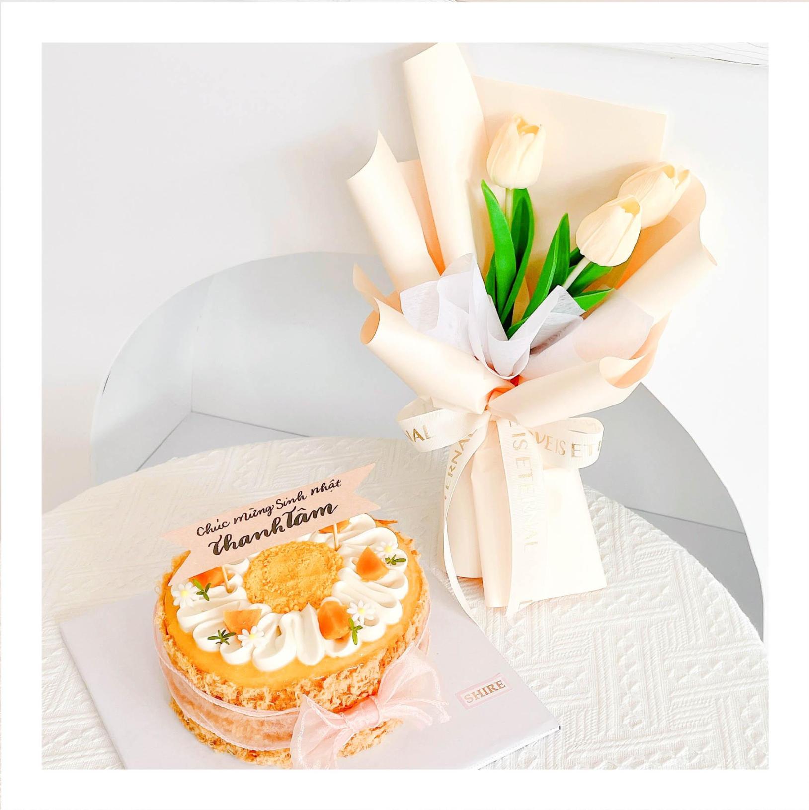 Set bánh & hoa tone vàng