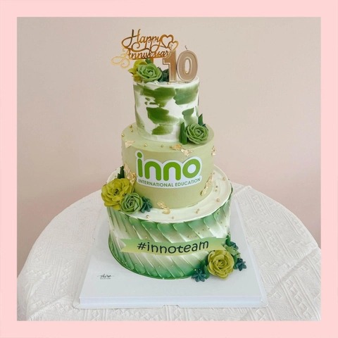 Bánh kem 3 tầng theo logo doanh nghiệp/công ty