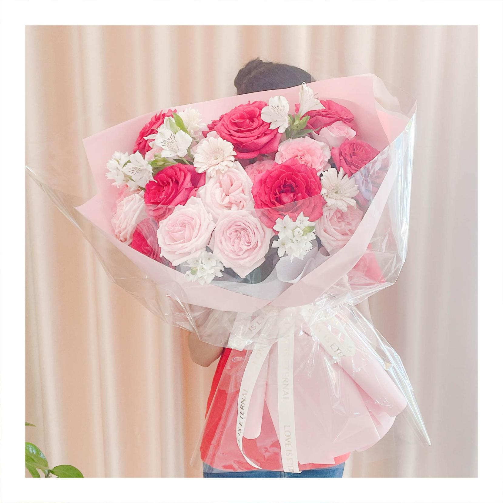 Bó hoa tươi tone hồng mix