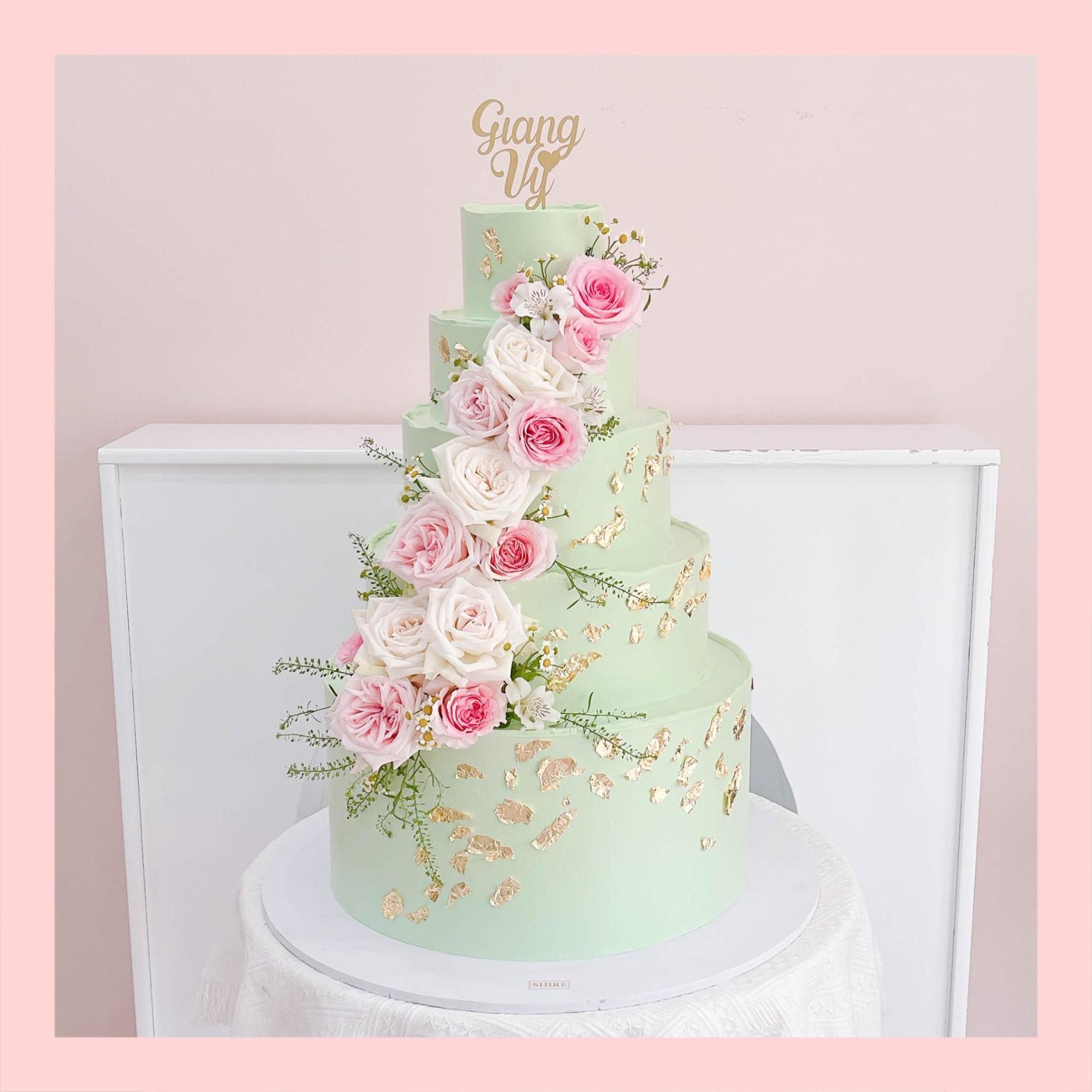 Bánh kem cưới nhà hàng lớn