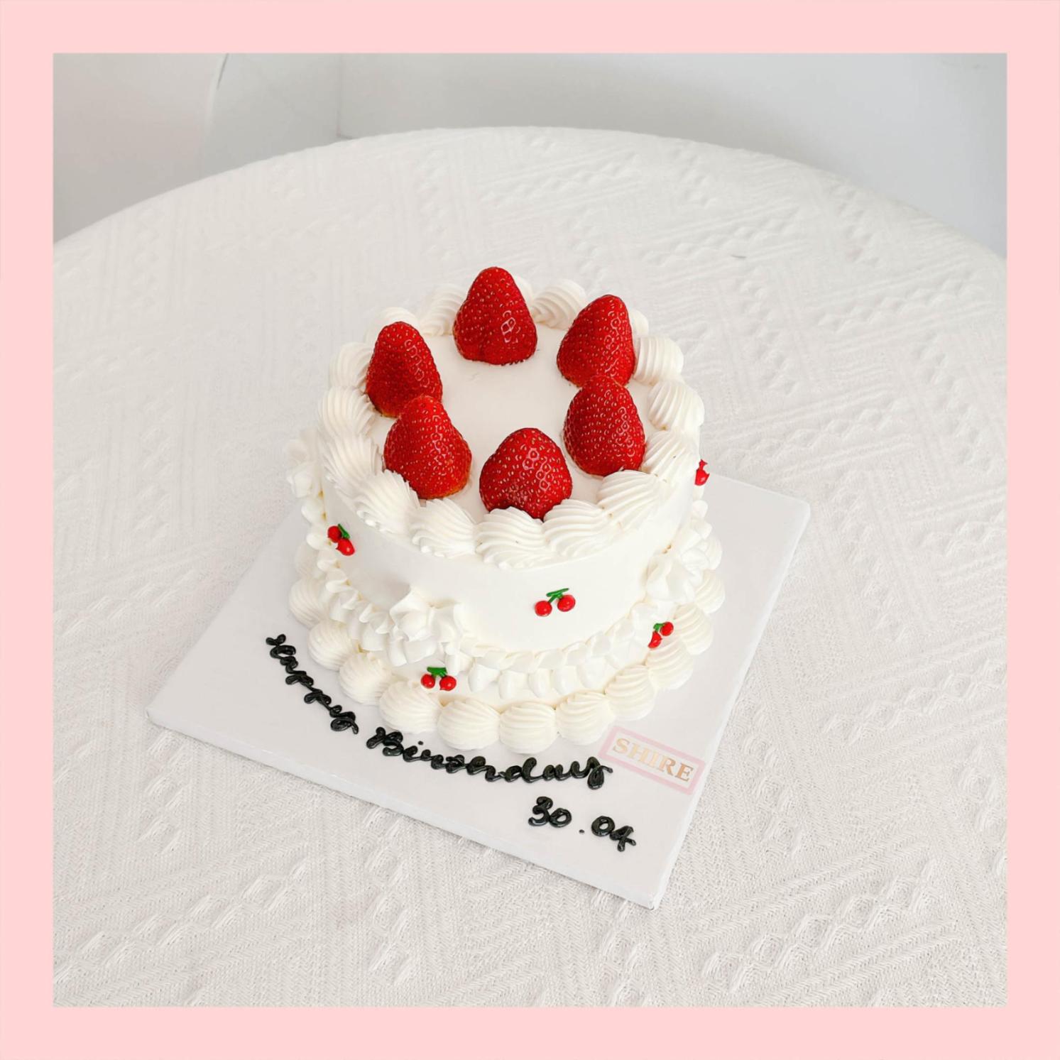 Bánh mini trang trí dâu tây - Bánh kem bơ mini 10-12cm