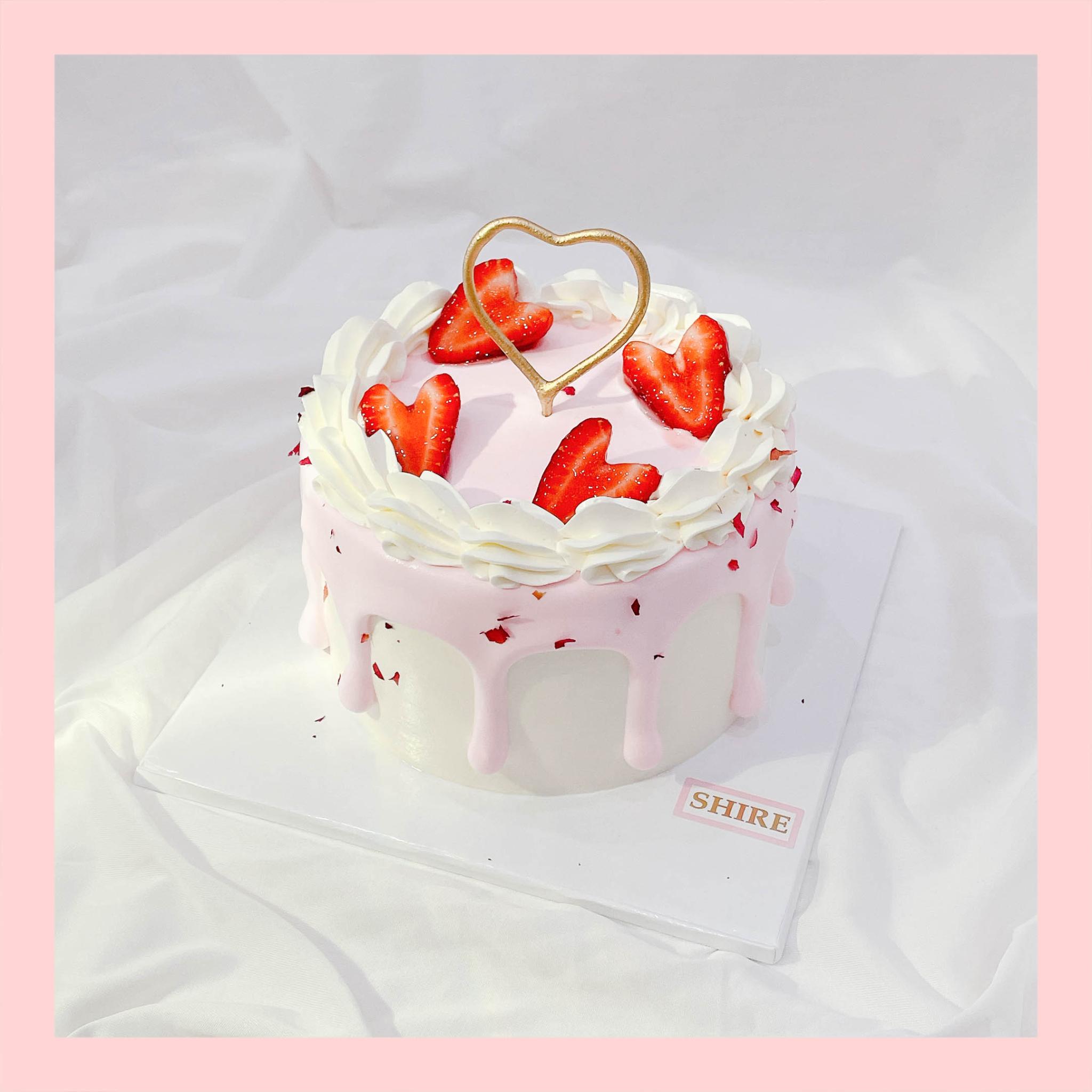 Bánh trang trí dâu kiểu Hàn Quốc - Bánh kem sinh nhật